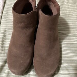 Dansko size 39 Brown Ankle Boots